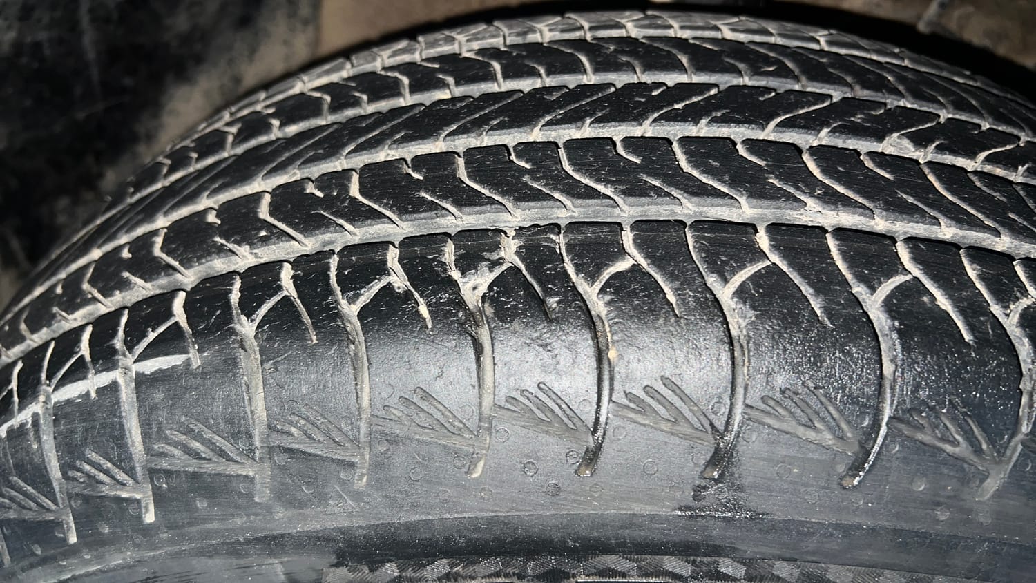 Used 2023 Maruti Suzuki Grand Vitara Sigma Smart Hybrid Petrol Manual tyres RIGHT FRONT TYRE TREAD VIEW