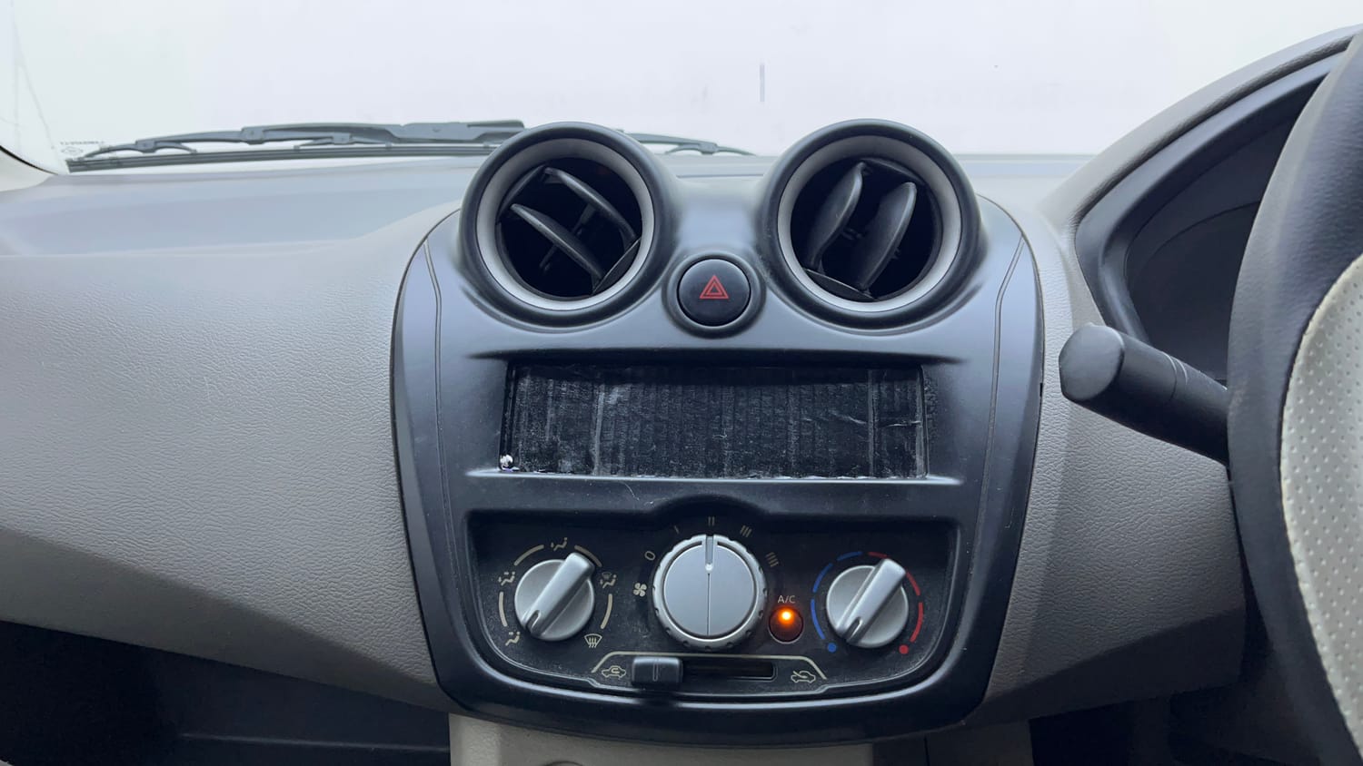 Used 2015 Datsun GO T Petrol Manual interior MUSIC SYSTEM & AC CONTROL VIEW