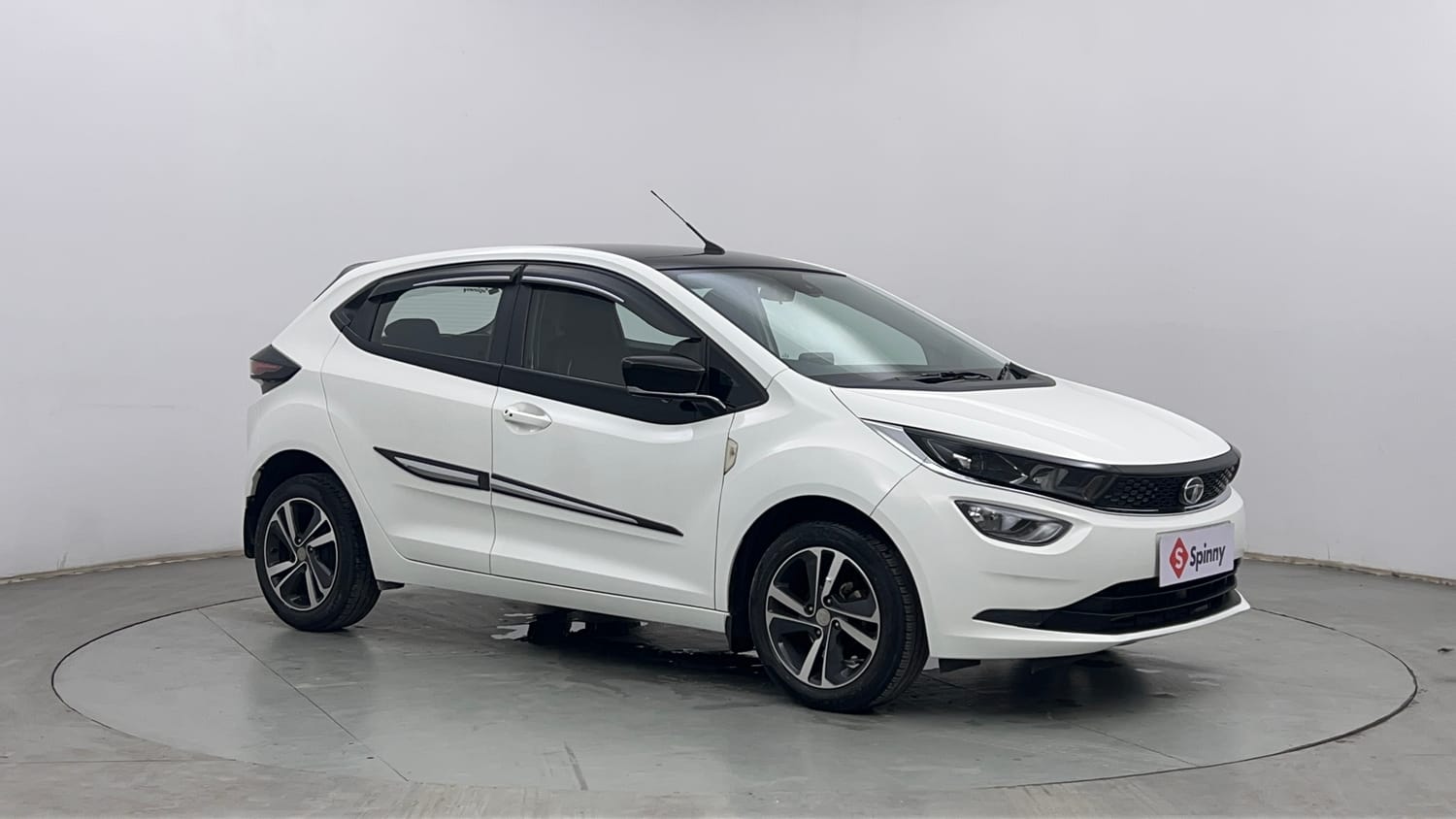 Used 2021 Tata Altroz XZ Plus Petrol Petrol Manual exterior RIGHT FRONT CORNER VIEW