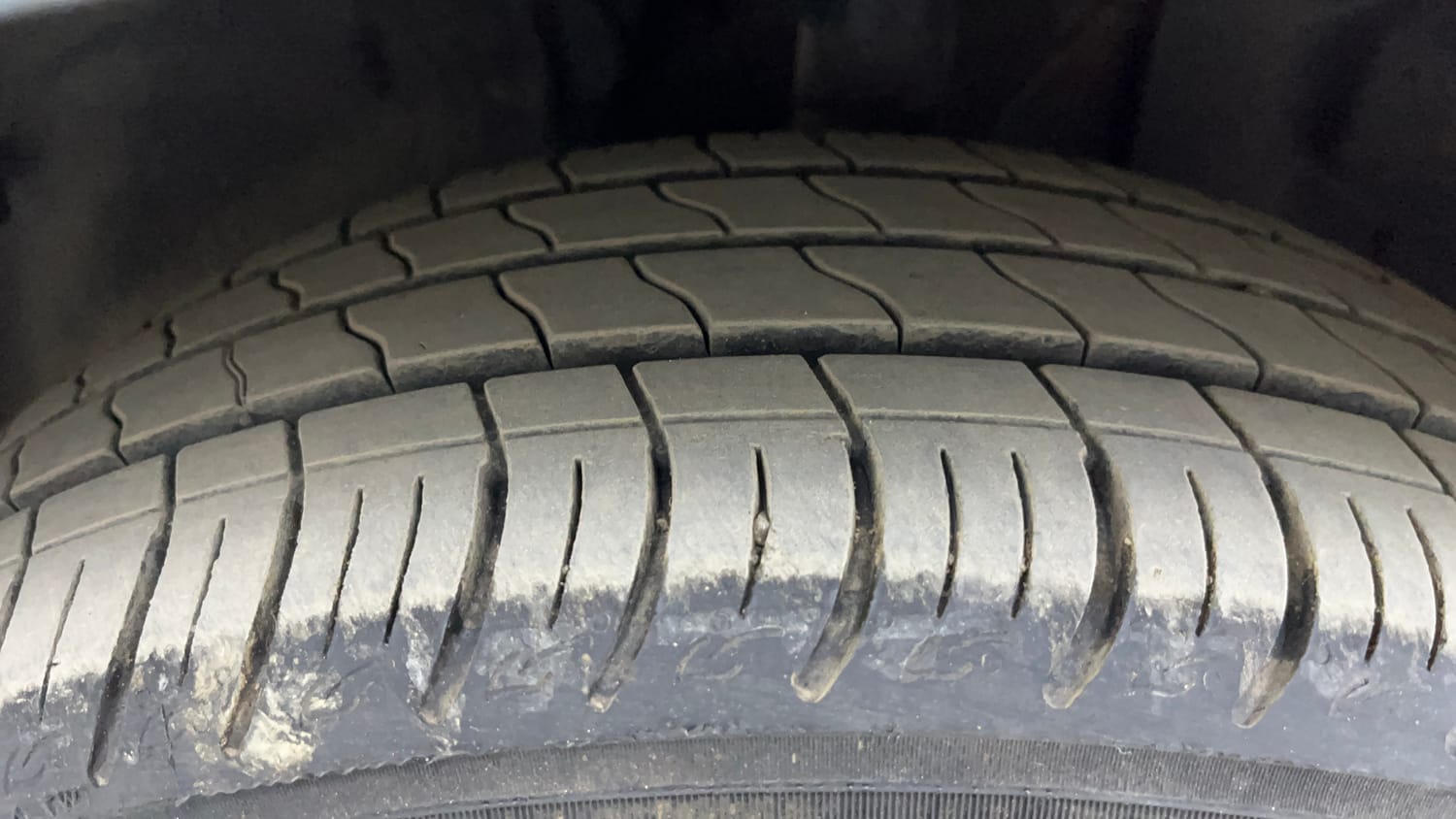Used 2022 Tata Altroz XM Plus Petrol Petrol Manual tyres LEFT FRONT TYRE TREAD VIEW