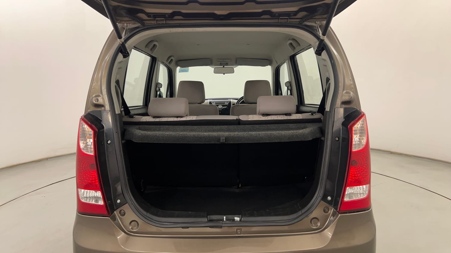 Used 2016 Maruti Suzuki Wagon R 1.0 VXI AMT Petrol Automatic interior DICKY INSIDE VIEW