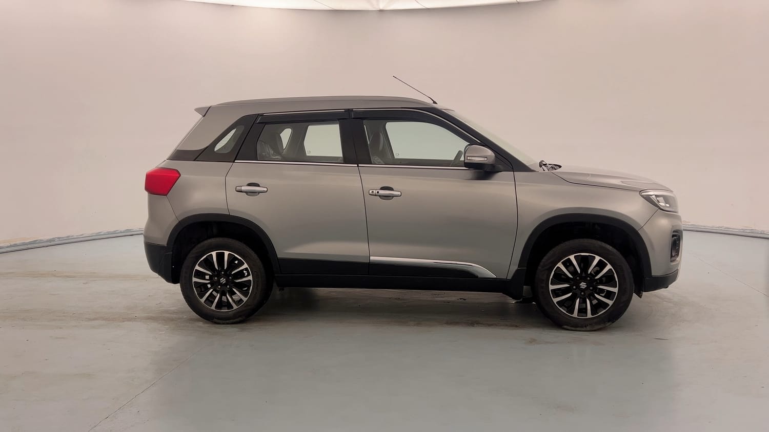 Used 2022 maruti-suzuki Vitara Brezza ZXi Plus Petrol Manual exterior RIGHT SIDE VIEW