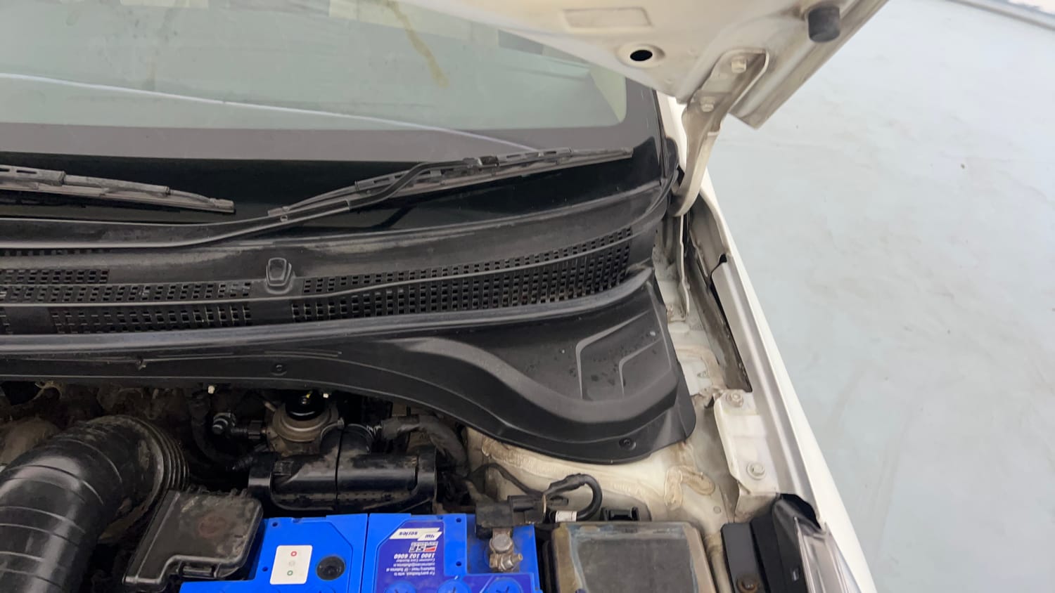 Used 2019 Hyundai Verna SX (O) 1.6 CRDi Diesel Manual engine ENGINE LEFT SIDE HINGE & APRON VIEW