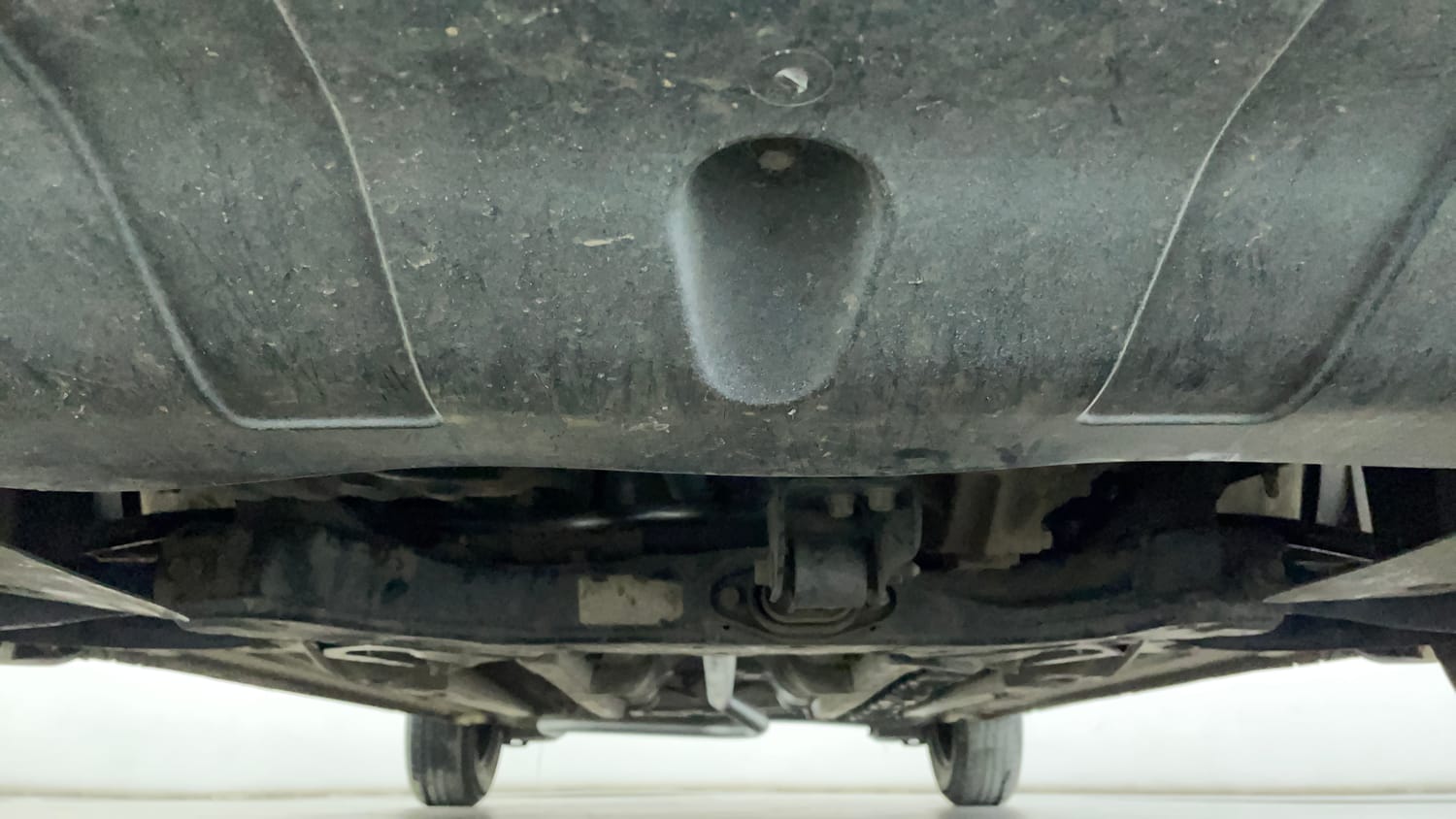 Used 2017 Hyundai Elite i20 Magna Executive 1.2 Petrol Manual extra FRONT LEFT UNDERBODY VIEW