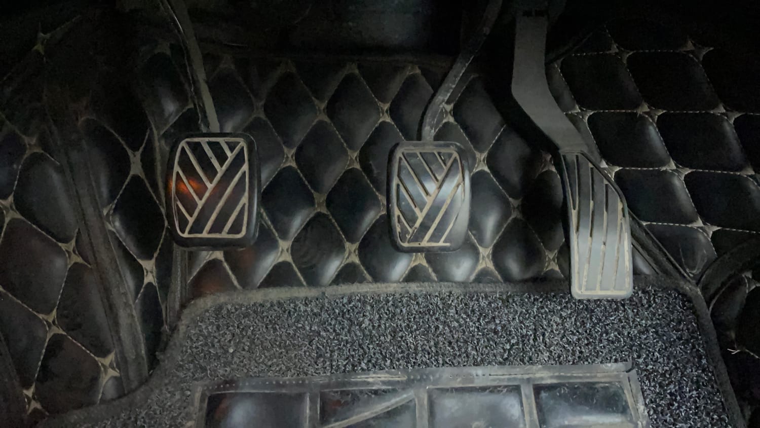 Used 2016 Maruti Suzuki Vitara Brezza ZDi+ Dual Tone Diesel Manual interior PEDALS VIEW