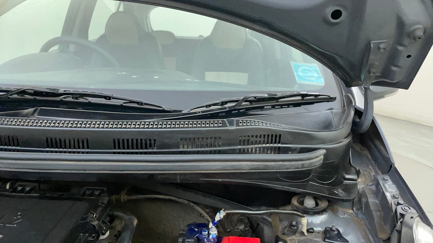 Used 2017 Hyundai Grand i10 Sportz (O) 1.2 Kappa VTVT Petrol Manual engine ENGINE LEFT SIDE HINGE & APRON VIEW