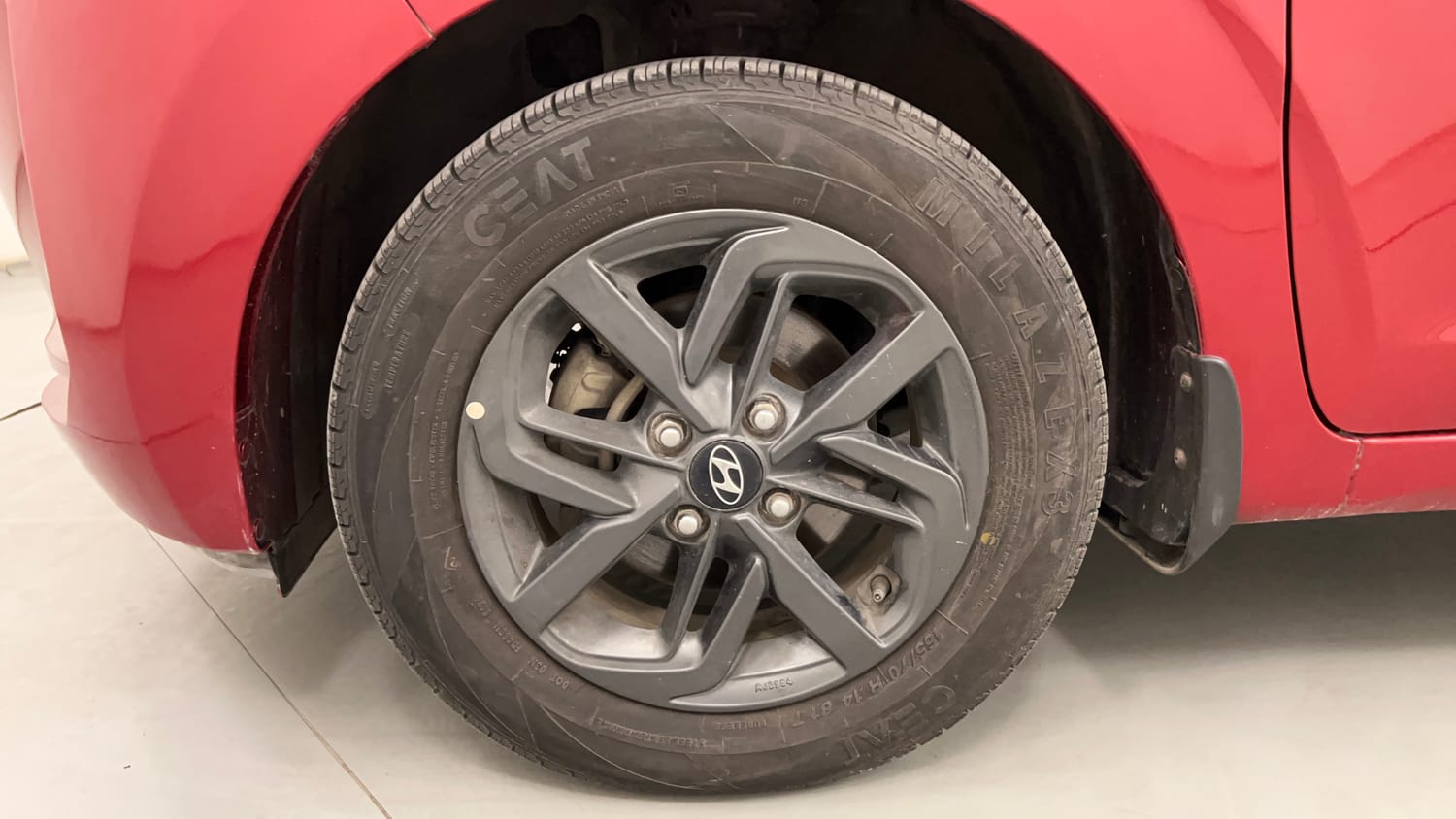 Used 2020 Hyundai Grand i10 Nios Sportz AMT 1.2 Kappa VTVT Petrol Automatic tyres LEFT FRONT TYRE RIM VIEW