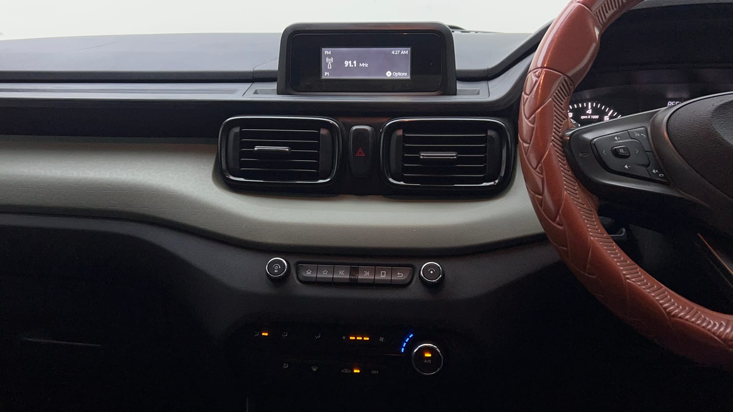 Used 2022 Tata Punch Adventure Rhythm Pack MT Petrol Manual interior MUSIC SYSTEM & AC CONTROL VIEW