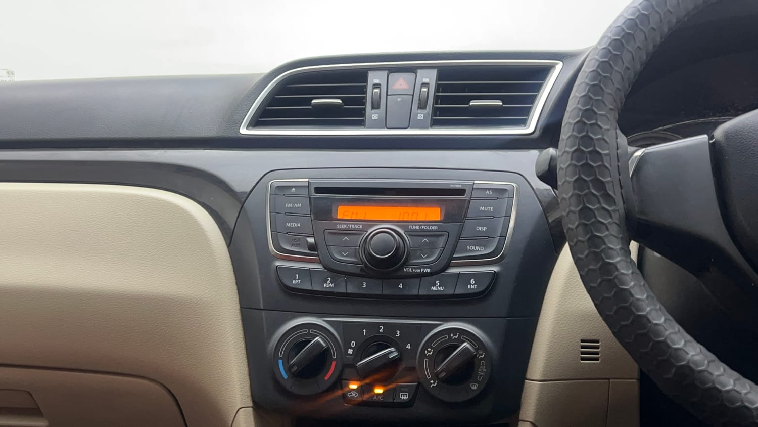 Used 2018 Maruti Suzuki Ciaz Sigma 1.4 MT Petrol Manual interior MUSIC SYSTEM & AC CONTROL VIEW