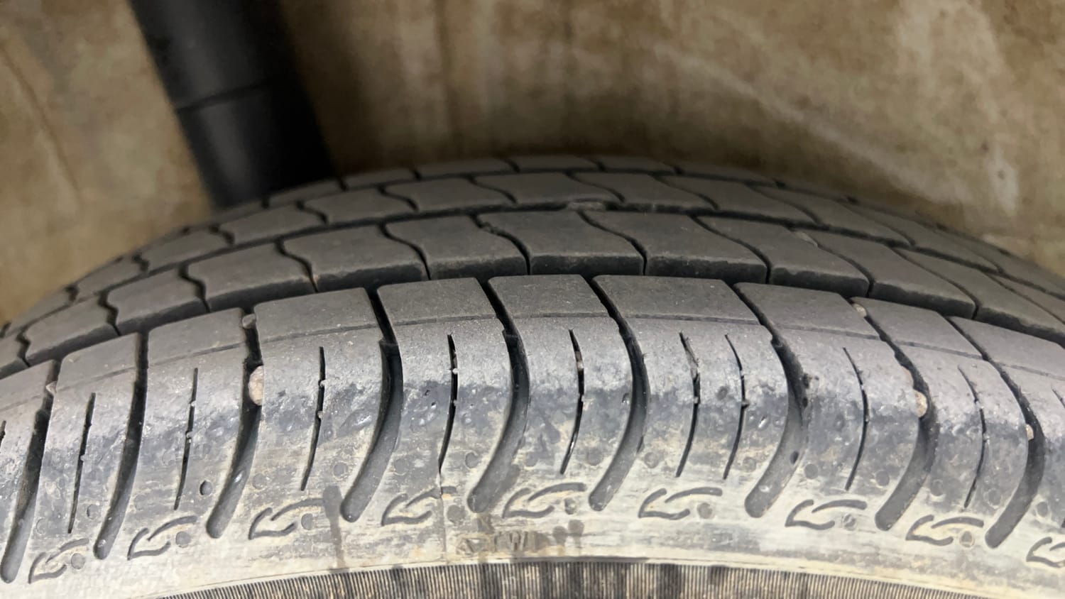Used 2025 Maruti Suzuki Wagon R ZXI Plus 1.2 Petrol Manual tyres RIGHT REAR TYRE TREAD VIEW