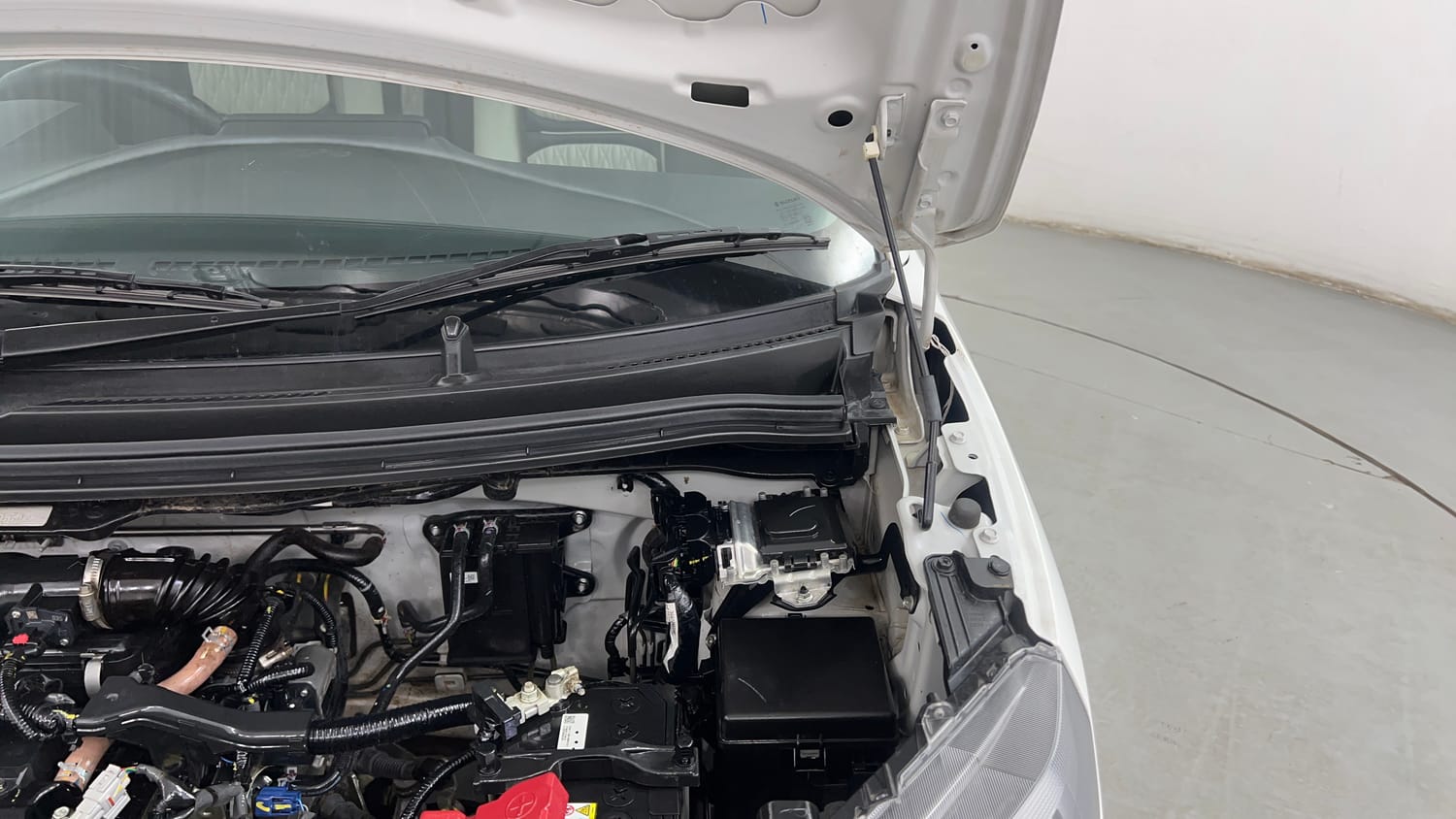 Used 2025 Maruti Suzuki Wagon R ZXI Plus 1.2 Petrol Manual engine ENGINE LEFT SIDE HINGE & APRON VIEW