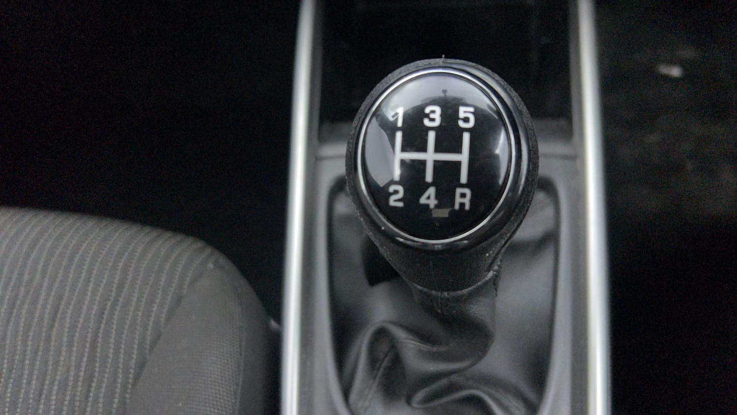 Used 2017 Maruti Suzuki Baleno Delta 1.2 Petrol Manual interior GEAR  KNOB VIEW