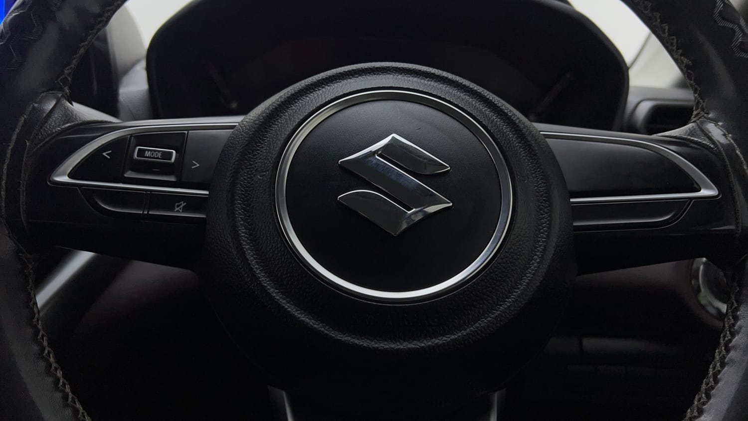 Used 2023 Maruti Suzuki Grand Vitara Sigma Smart Hybrid Petrol Manual top_features Steering mounted controls