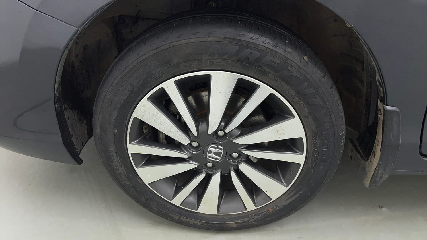Used 2023 Honda City V Petrol MT Petrol Manual tyres LEFT FRONT TYRE RIM VIEW