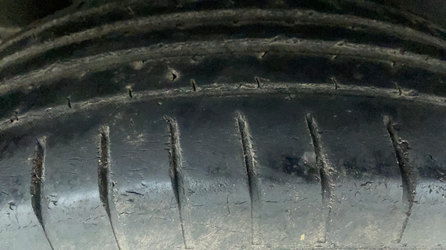 Used 2019 Maruti Suzuki Swift ZXi Plus Petrol Manual tyres RIGHT REAR TYRE TREAD VIEW