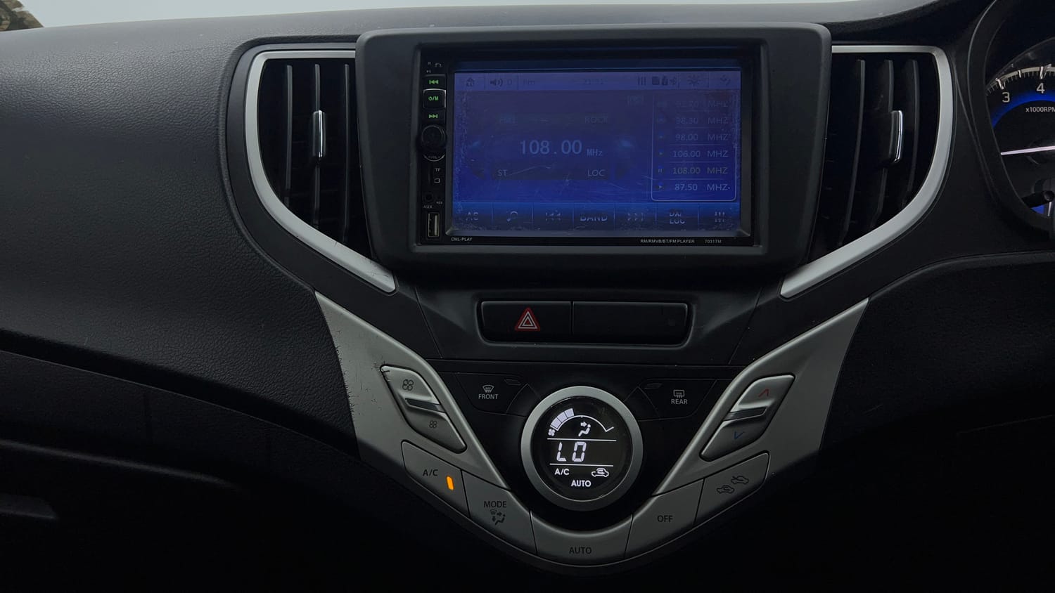 Used 2017 Maruti Suzuki Baleno Delta 1.2 Petrol Manual top_features Integrated (in-dash) music system