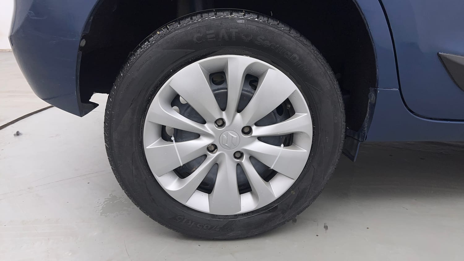 Used 2017 Maruti Suzuki Baleno Delta 1.2 Petrol Manual tyres RIGHT REAR TYRE RIM VIEW