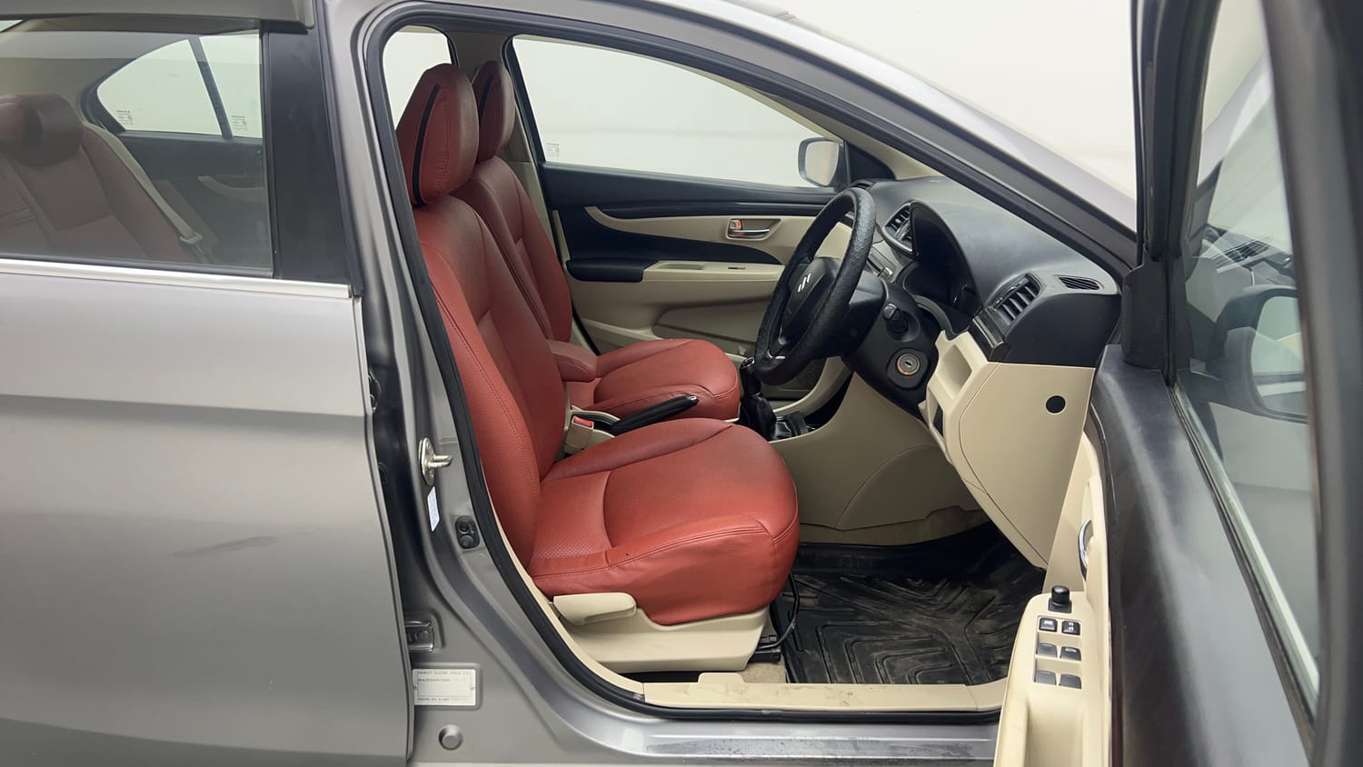 Used 2018 Maruti Suzuki Ciaz Sigma 1.4 MT Petrol Manual interior RIGHT SIDE FRONT DOOR CABIN VIEW