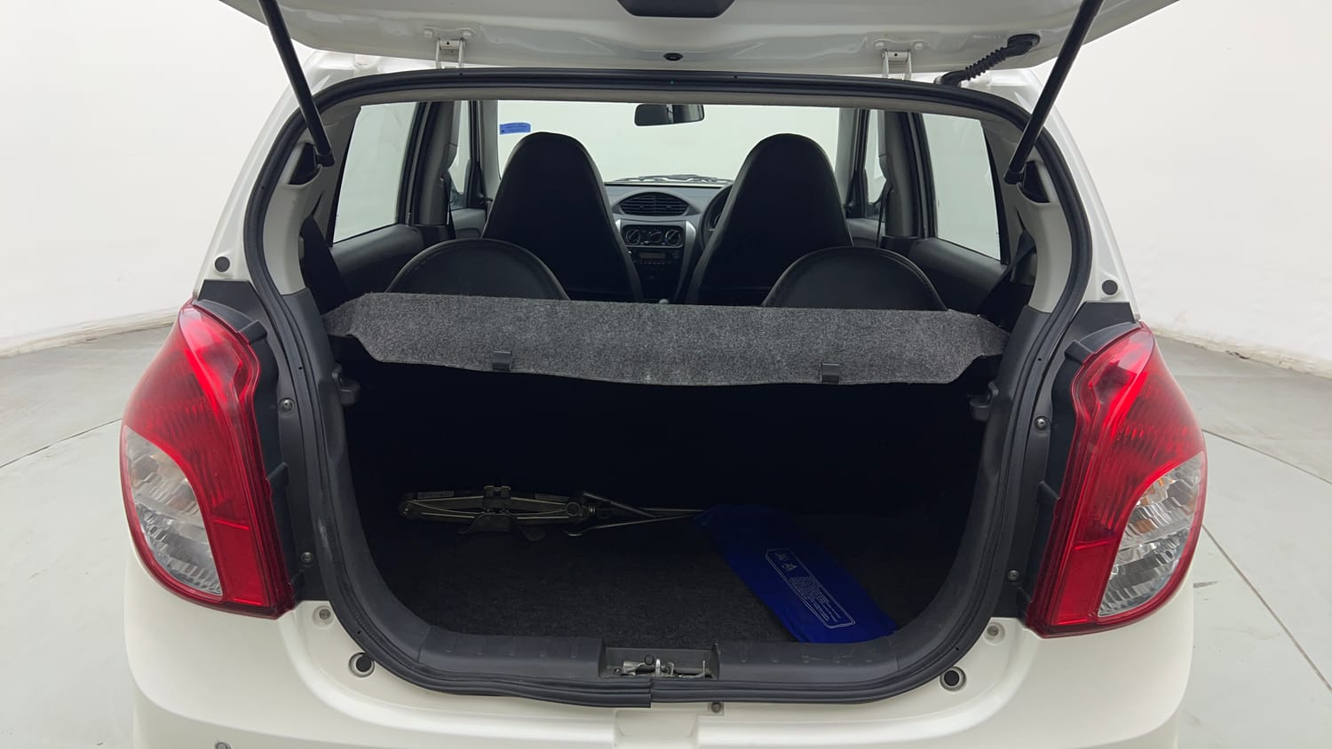 Used 2017 Maruti Suzuki Alto 800 VXi Petrol Manual interior DICKY INSIDE VIEW