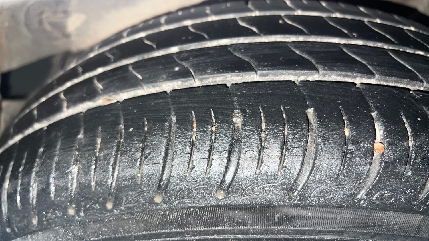 Used 2013 Honda Amaze 1.2 VX AT i-VTEC Petrol Automatic tyres LEFT REAR TYRE TREAD VIEW