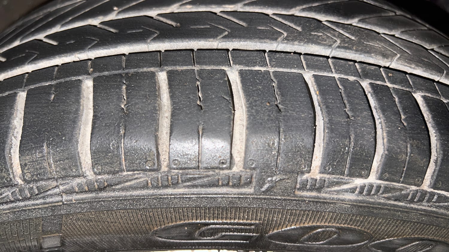 Used 2015 Hyundai Grand i10 Asta 1.2 Kappa VTVT Petrol Manual tyres RIGHT FRONT TYRE TREAD VIEW