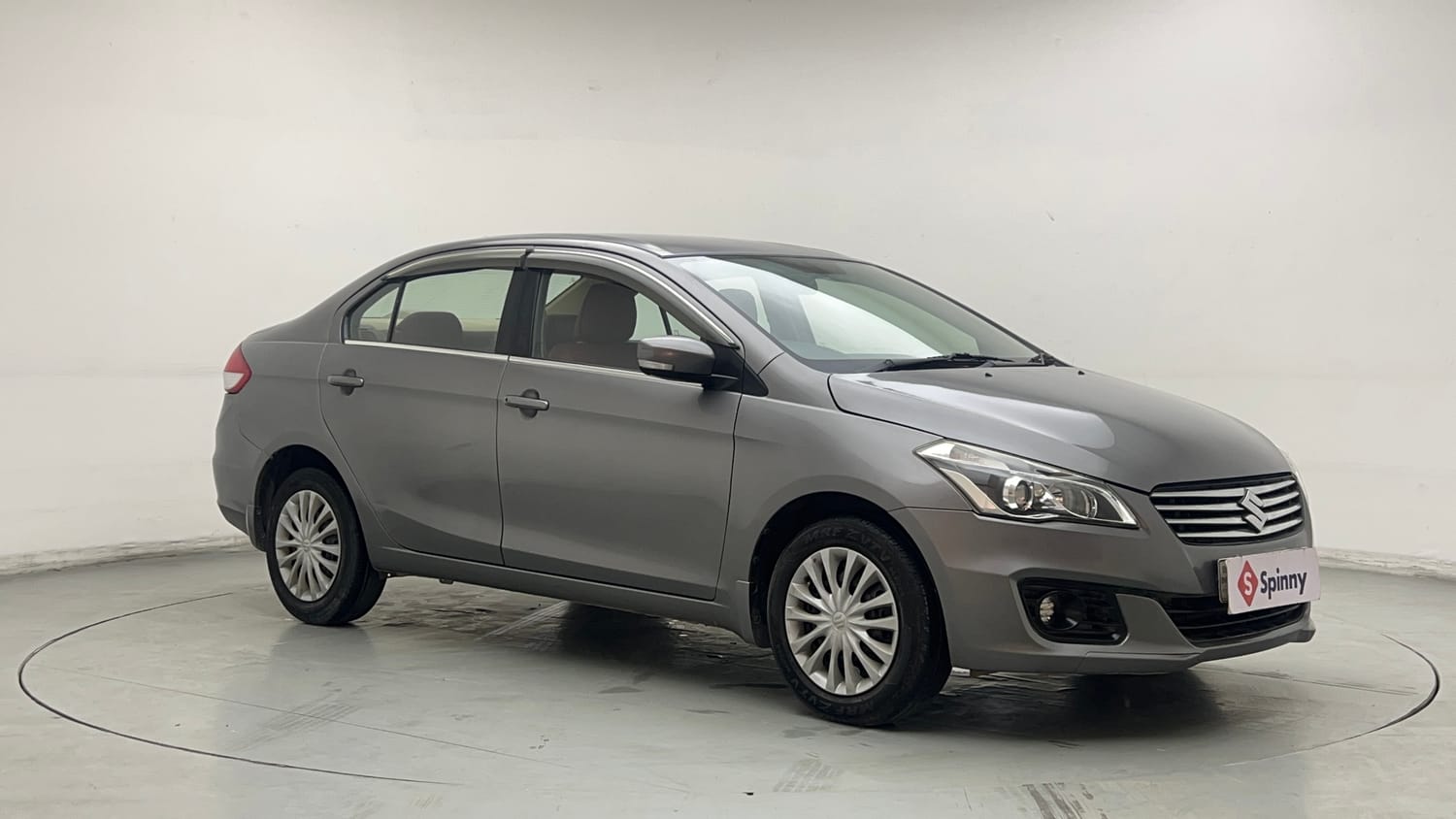 Used 2018 Maruti Suzuki Ciaz Sigma 1.4 MT Petrol Manual exterior RIGHT FRONT CORNER VIEW