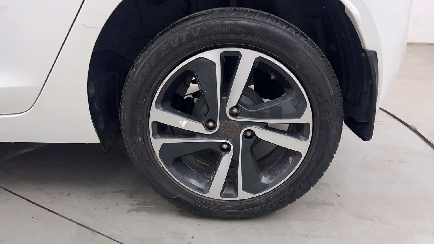 Used 2021 Tata Altroz XZ Plus Petrol Petrol Manual tyres LEFT REAR TYRE RIM VIEW