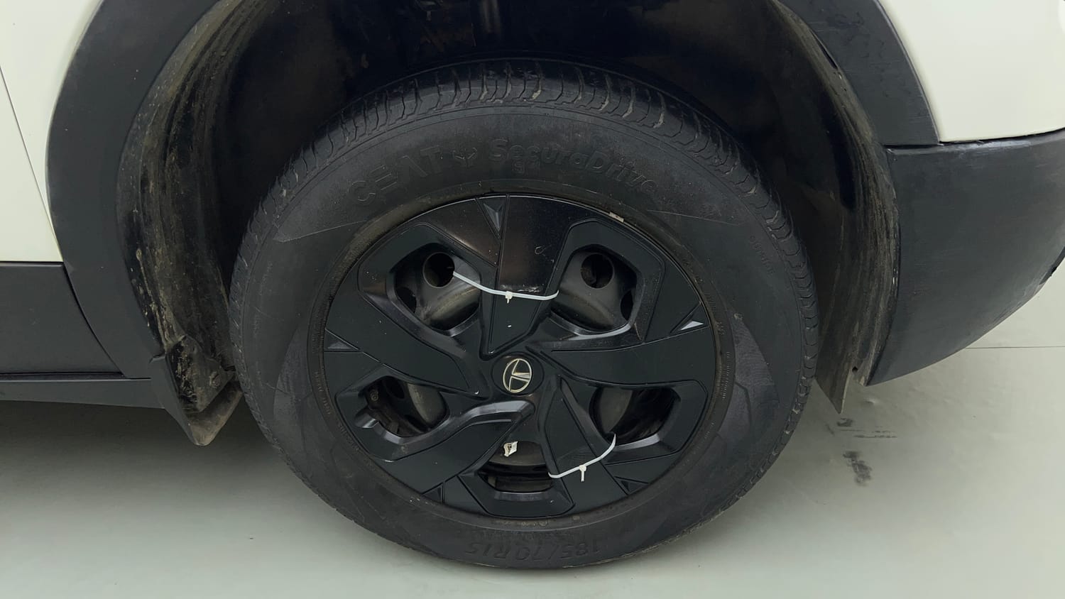 Used 2022 Tata Punch Adventure Rhythm Pack MT Petrol Manual tyres RIGHT FRONT TYRE RIM VIEW