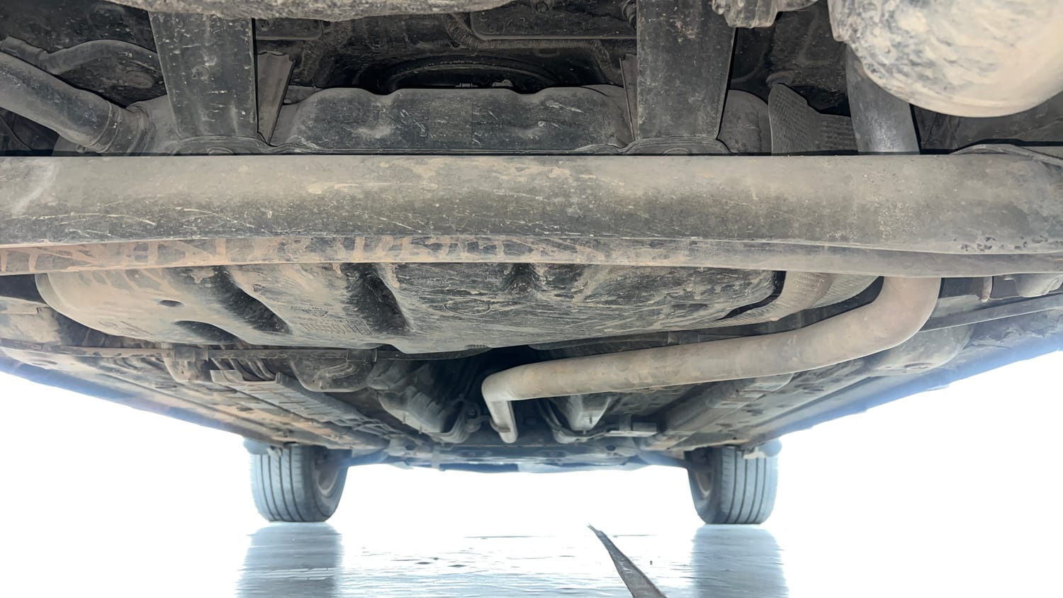 Used 2021 Hyundai Venue SX (O) 1.5 CRDi Diesel Manual extra REAR UNDERBODY VIEW (TAKEN FROM REAR)