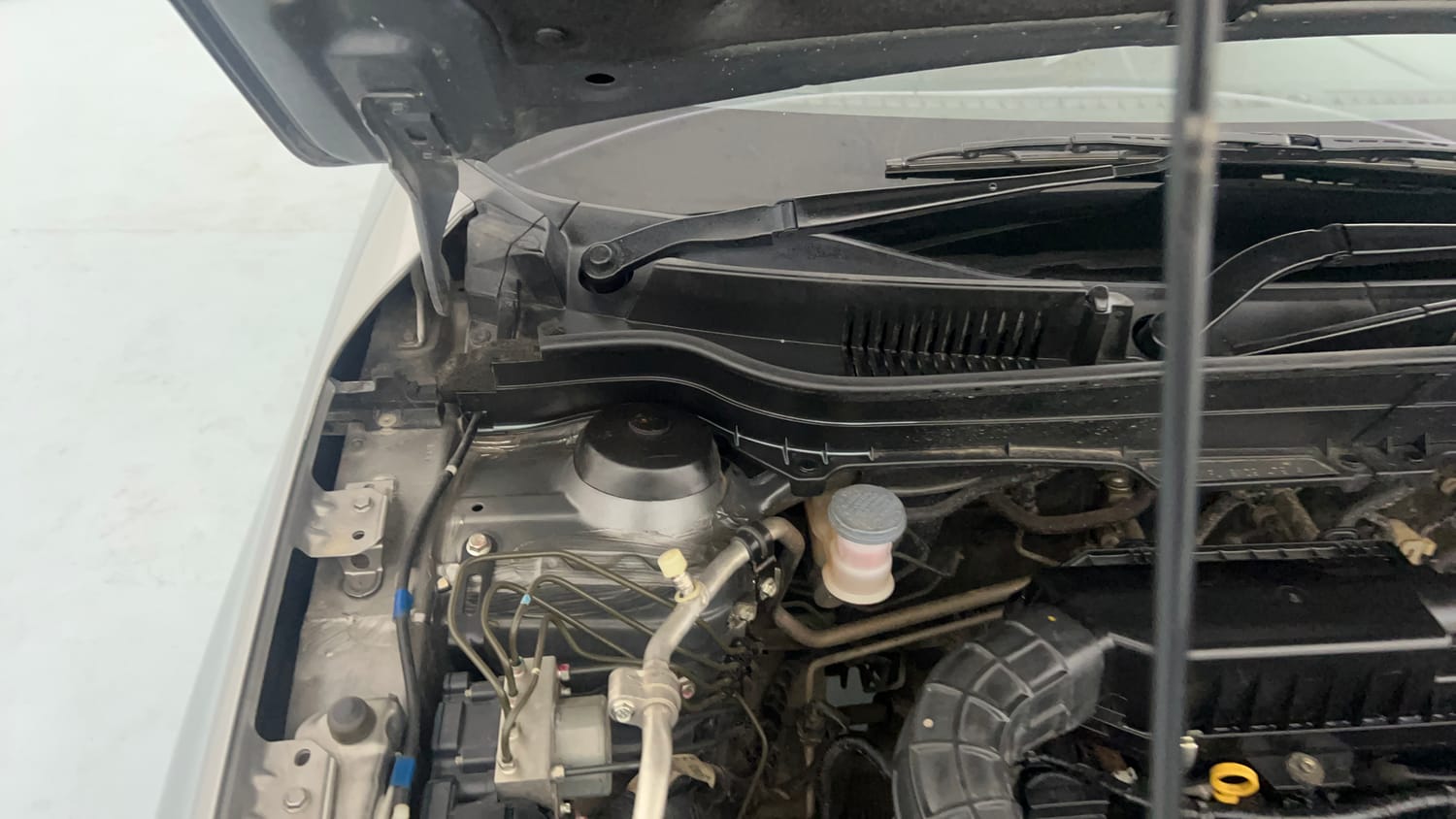 Used 2022 maruti-suzuki Vitara Brezza ZXi Plus Petrol Manual engine ENGINE RIGHT SIDE HINGE & APRON VIEW