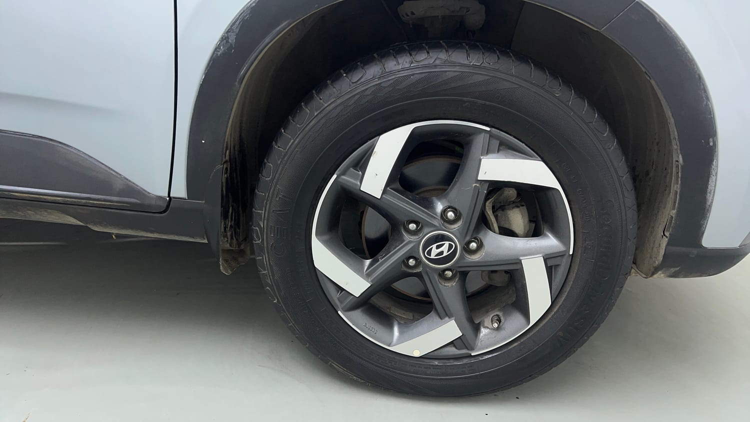 Used 2020 Hyundai Venue SX Plus 1.0 Turbo DCT Petrol Automatic tyres RIGHT FRONT TYRE RIM VIEW