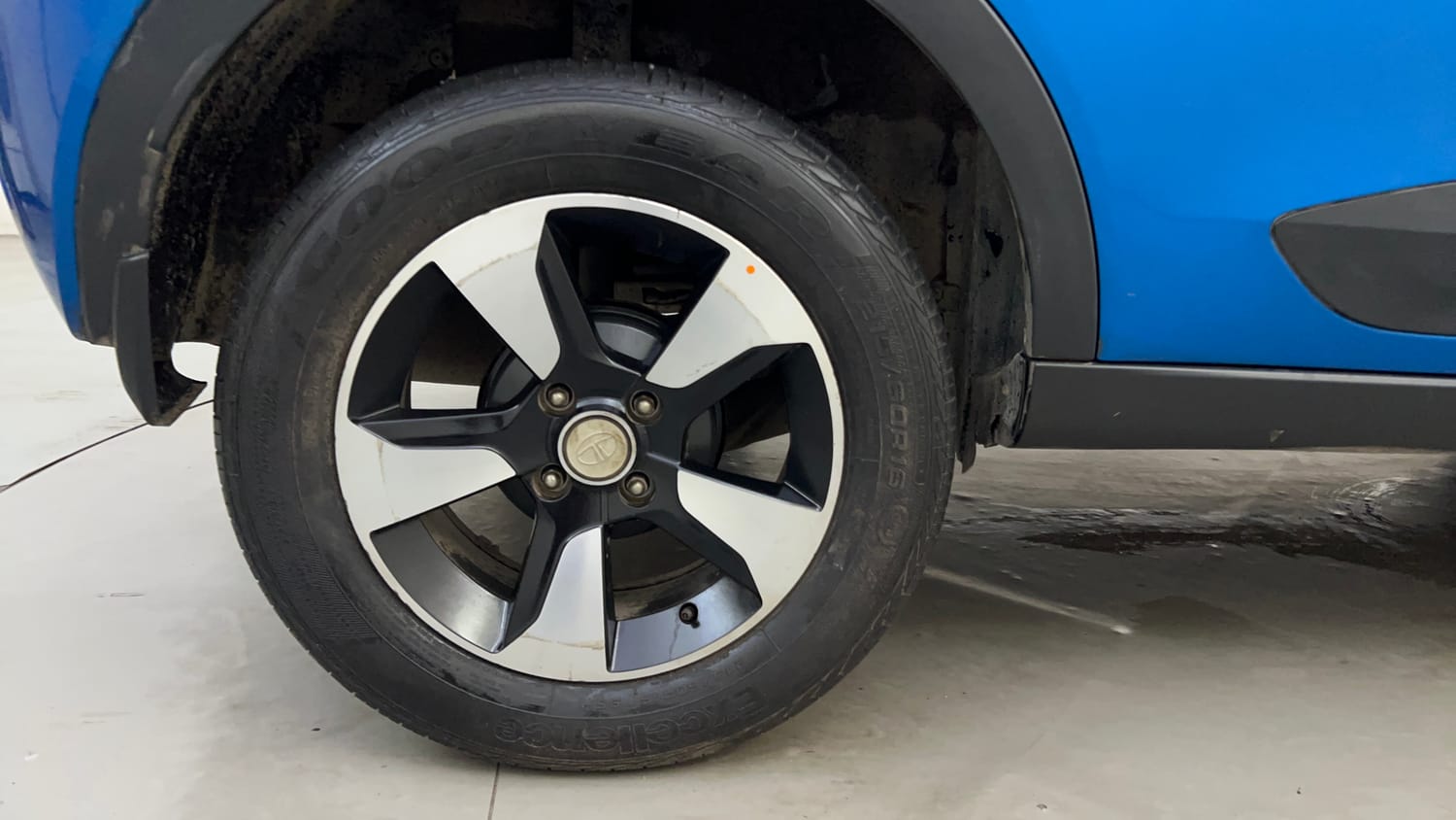 Used 2019 Tata Nexon XZA Plus Petrol Petrol Automatic tyres RIGHT REAR TYRE RIM VIEW