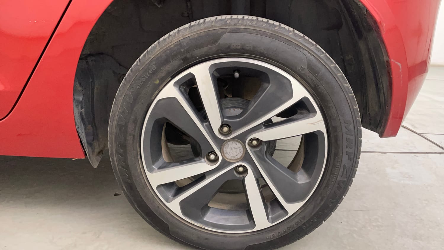 Used 2022 Tata Altroz XZ Petrol Petrol Manual tyres LEFT REAR TYRE RIM VIEW