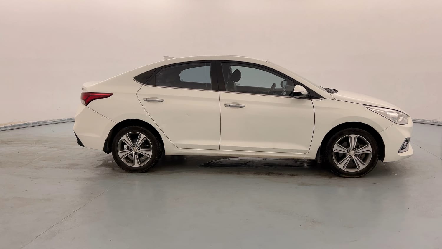 Used 2019 Hyundai Verna SX (O) 1.6 CRDi Diesel Manual exterior RIGHT SIDE VIEW