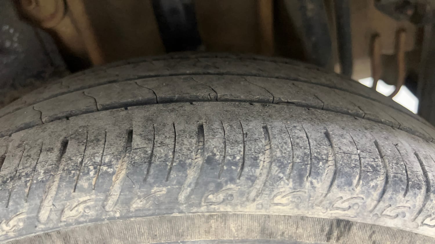 Used 2016 Tata Tiago Revotron XZ Petrol Manual tyres LEFT REAR TYRE TREAD VIEW