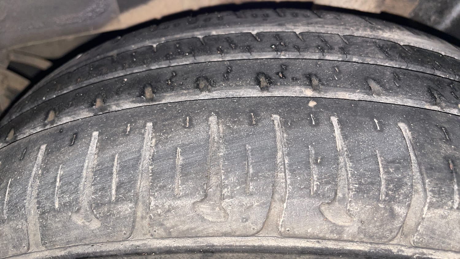 Used 2017 Hyundai Grand i10 Sportz (O) 1.2 Kappa VTVT Petrol Manual tyres LEFT REAR TYRE TREAD VIEW