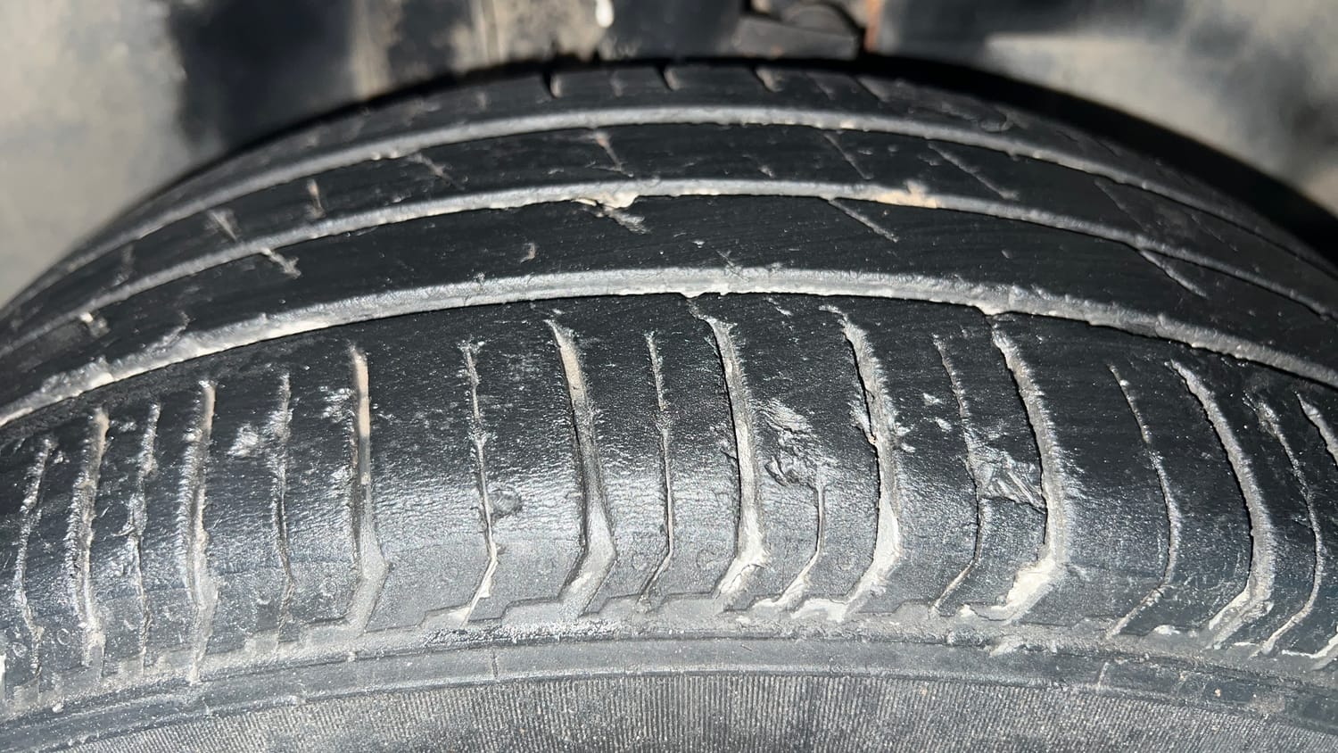 Used 2022 Tata Punch Adventure Rhythm Pack MT Petrol Manual tyres RIGHT FRONT TYRE TREAD VIEW
