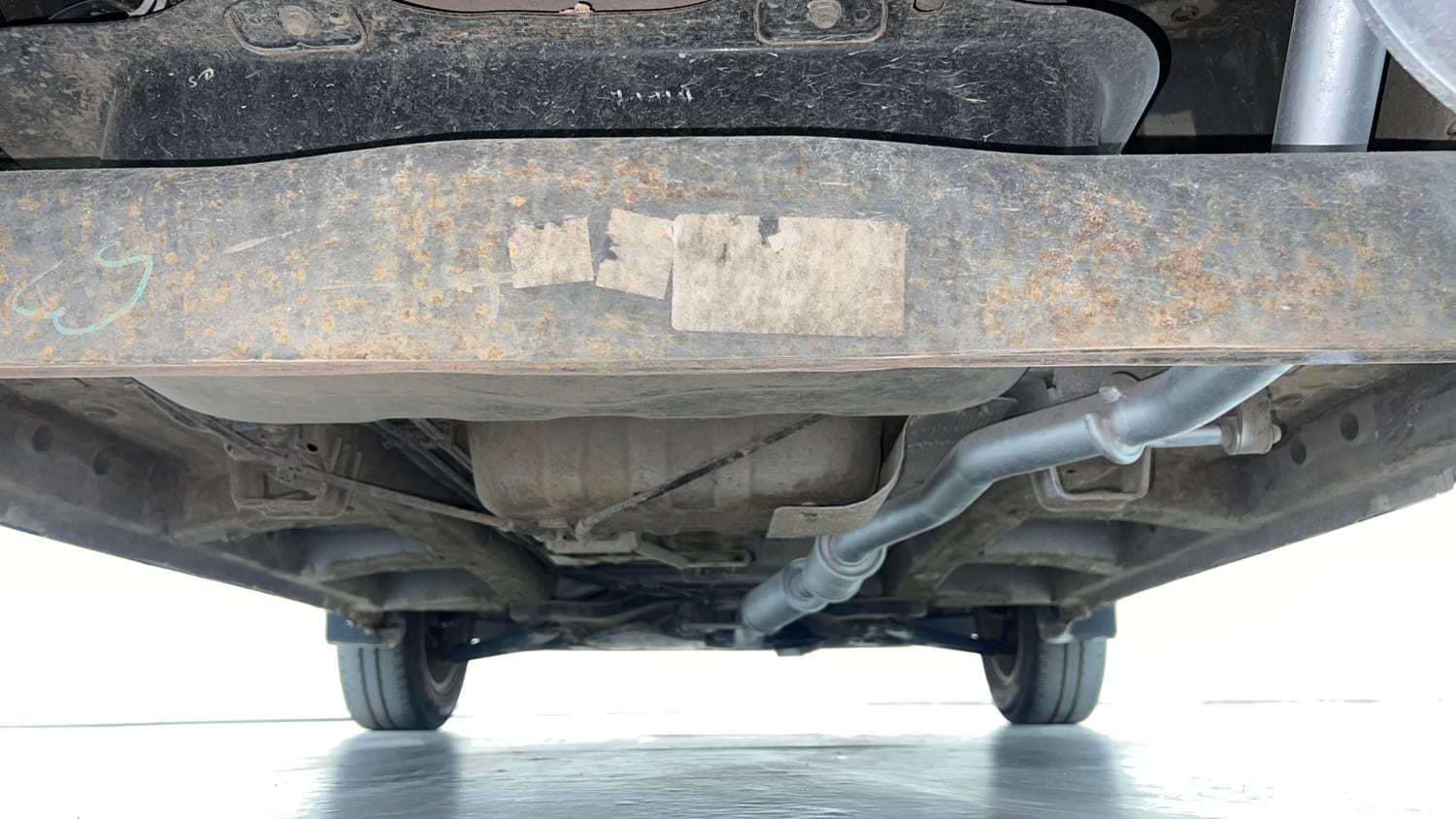 Used 2017 Mahindra KUV100 K6 6 STR Petrol Manual extra REAR UNDERBODY VIEW (TAKEN FROM REAR)