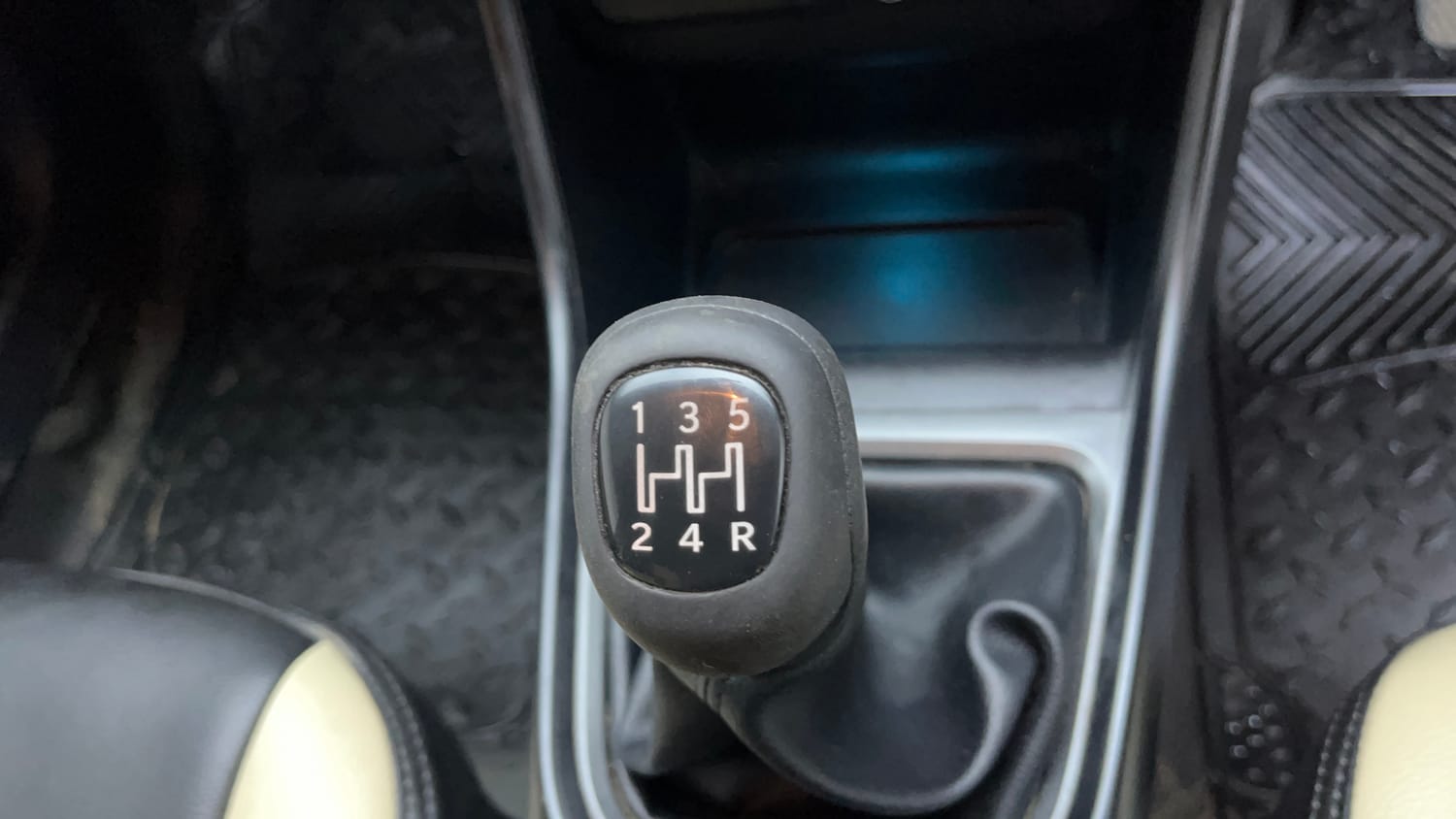 Used 2022 Tata Altroz XM Plus Petrol Petrol Manual interior GEAR  KNOB VIEW