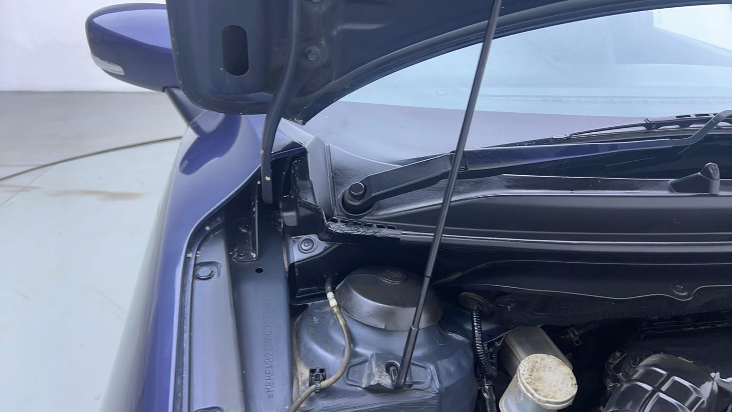 Used 2019 Maruti Suzuki Baleno Zeta Automatic Petrol Automatic engine ENGINE RIGHT SIDE HINGE & APRON VIEW