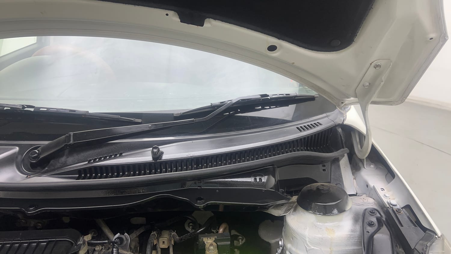 Used 2016 Maruti Suzuki Swift Dzire VXI Petrol Manual engine ENGINE LEFT SIDE HINGE & APRON VIEW