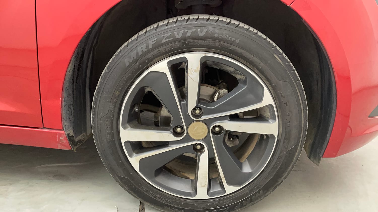 Used 2022 Tata Altroz XZ Petrol Petrol Manual tyres RIGHT FRONT TYRE RIM VIEW