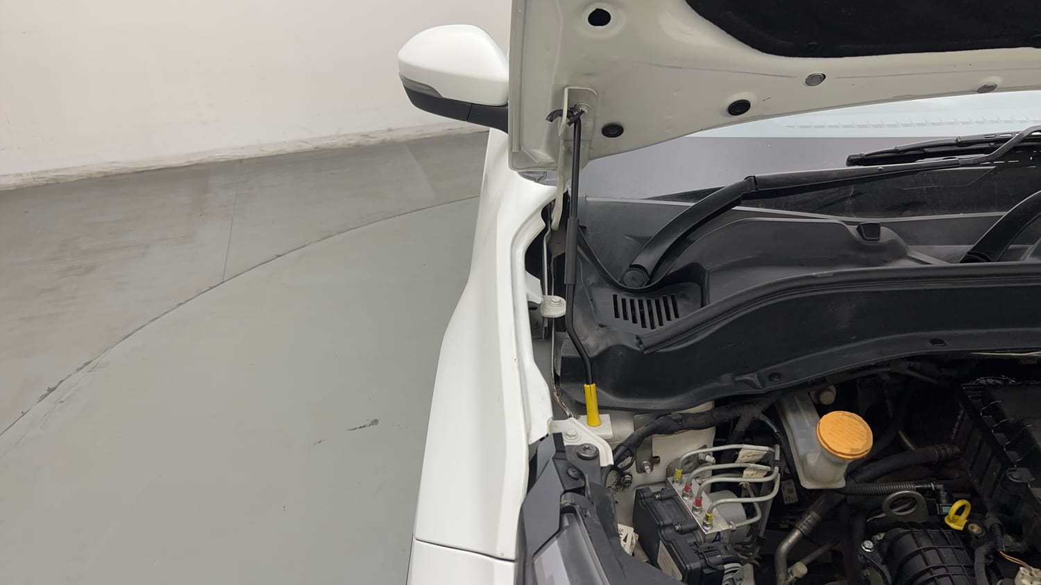 Used 2022 Tata Punch Adventure Rhythm Pack MT Petrol Manual engine ENGINE RIGHT SIDE HINGE & APRON VIEW