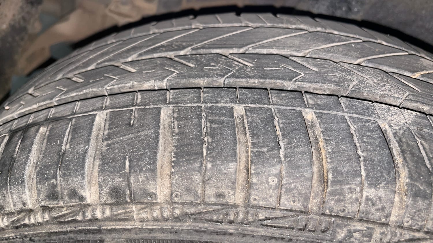 Used 2017 Hyundai Grand i10 Sportz (O) 1.2 Kappa VTVT Petrol Manual tyres RIGHT REAR TYRE TREAD VIEW