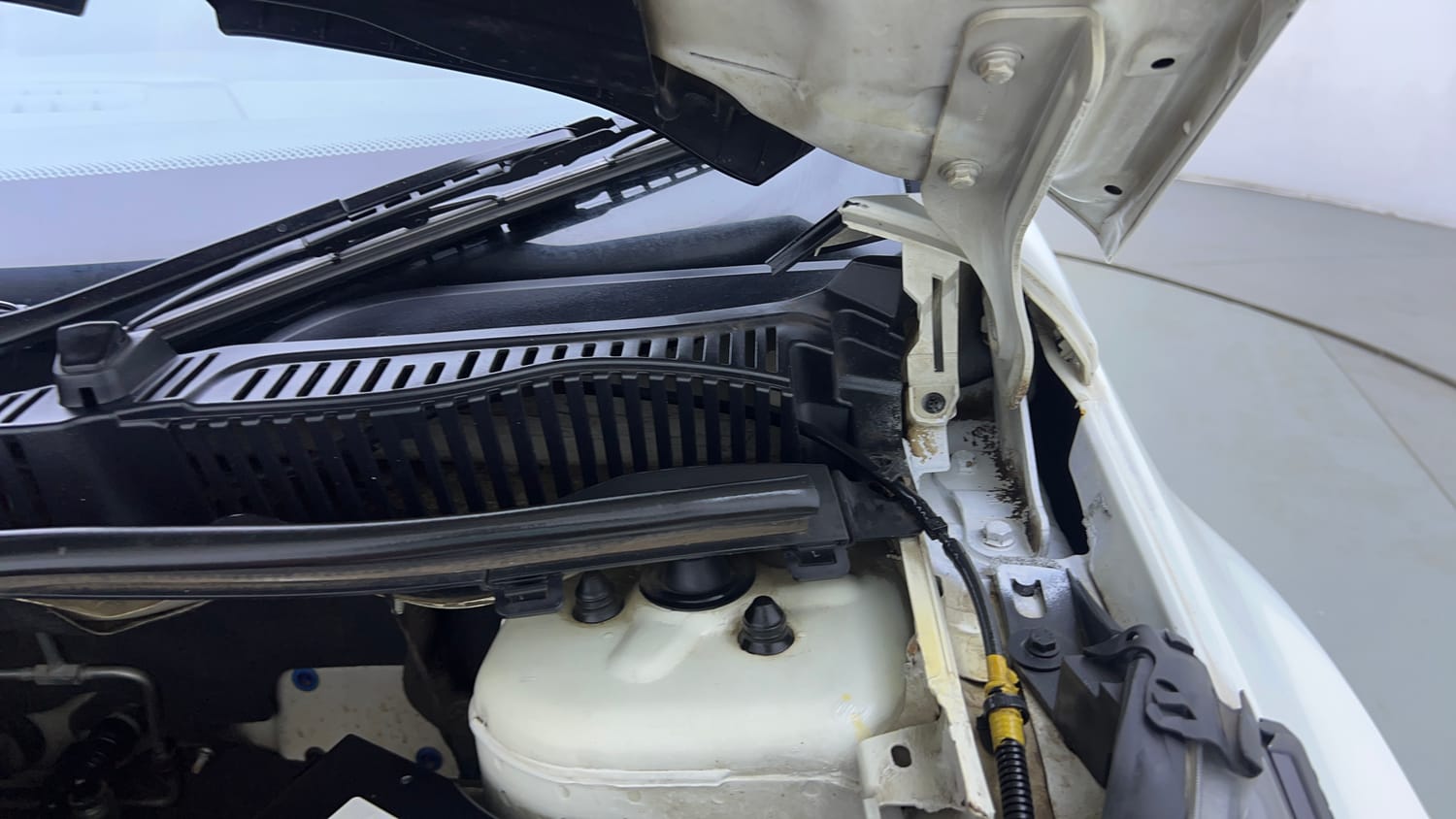 Used 2021 Tata Nexon XZA Plus (S) Petrol Automatic engine ENGINE LEFT SIDE HINGE & APRON VIEW