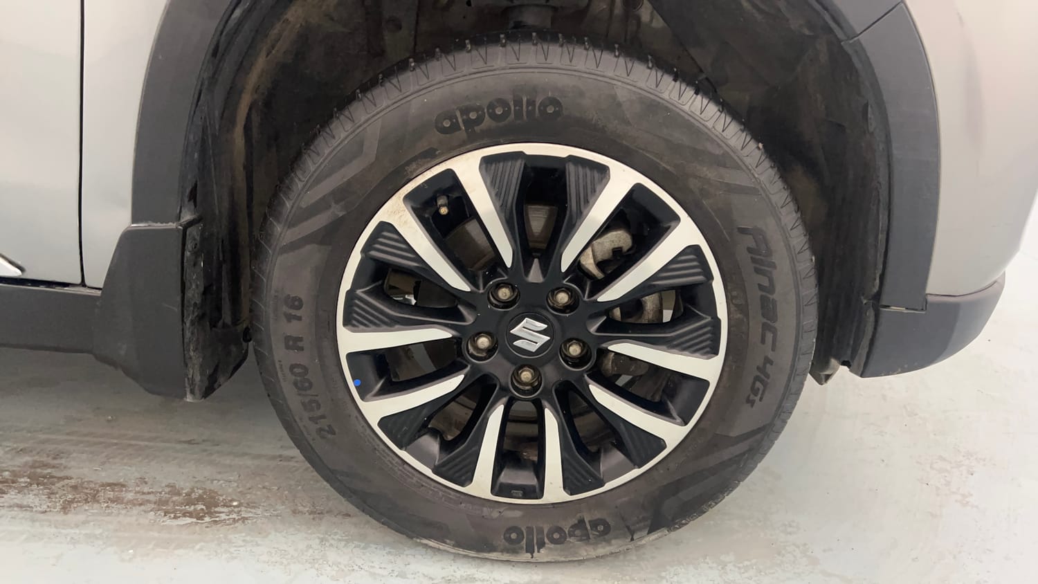 Used 2022 maruti-suzuki Vitara Brezza ZXi Plus Petrol Manual tyres RIGHT FRONT TYRE RIM VIEW