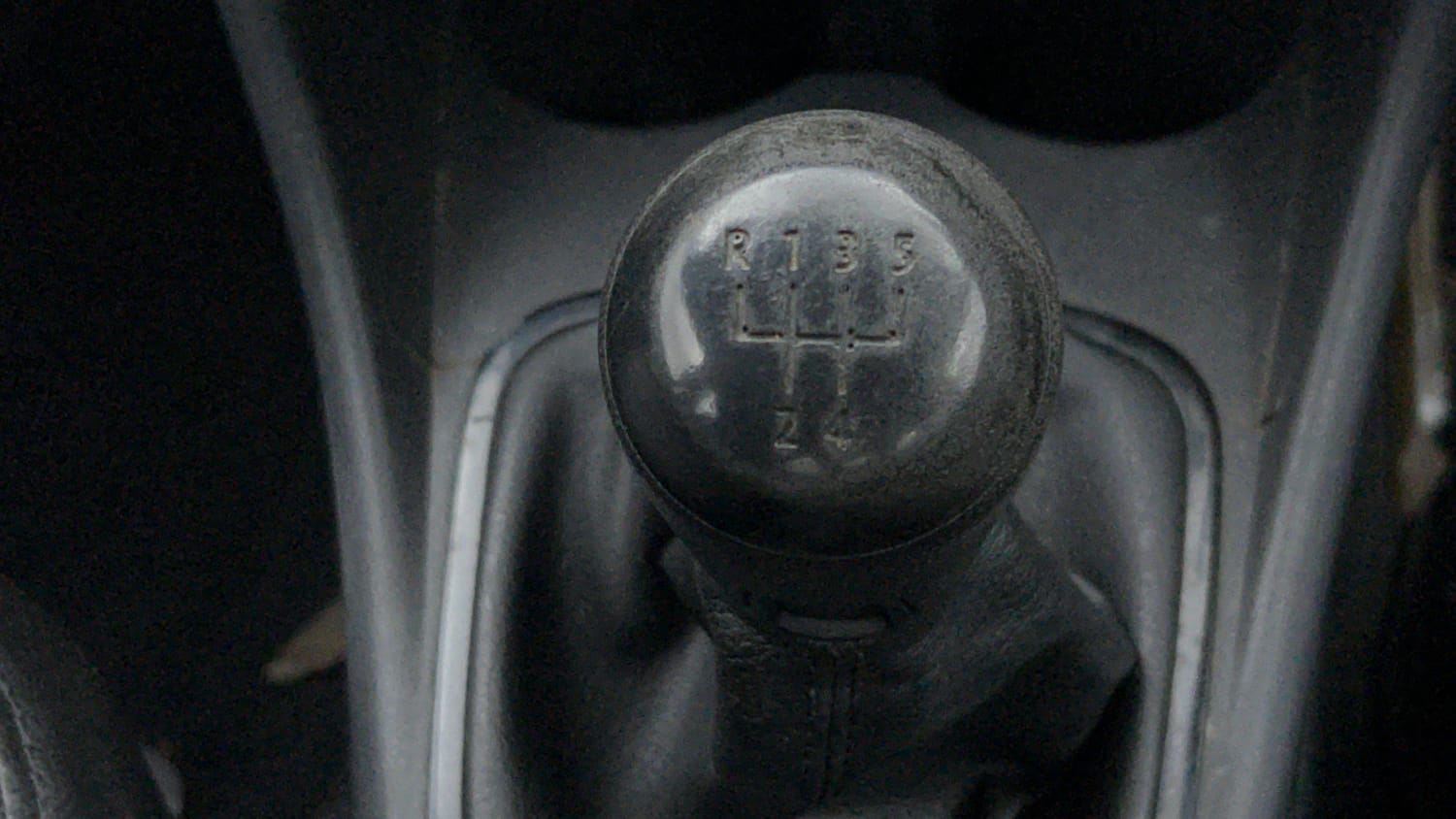 Used 2017 Volkswagen Ameo Trendline 1.2L (P) Petrol Manual interior GEAR  KNOB VIEW