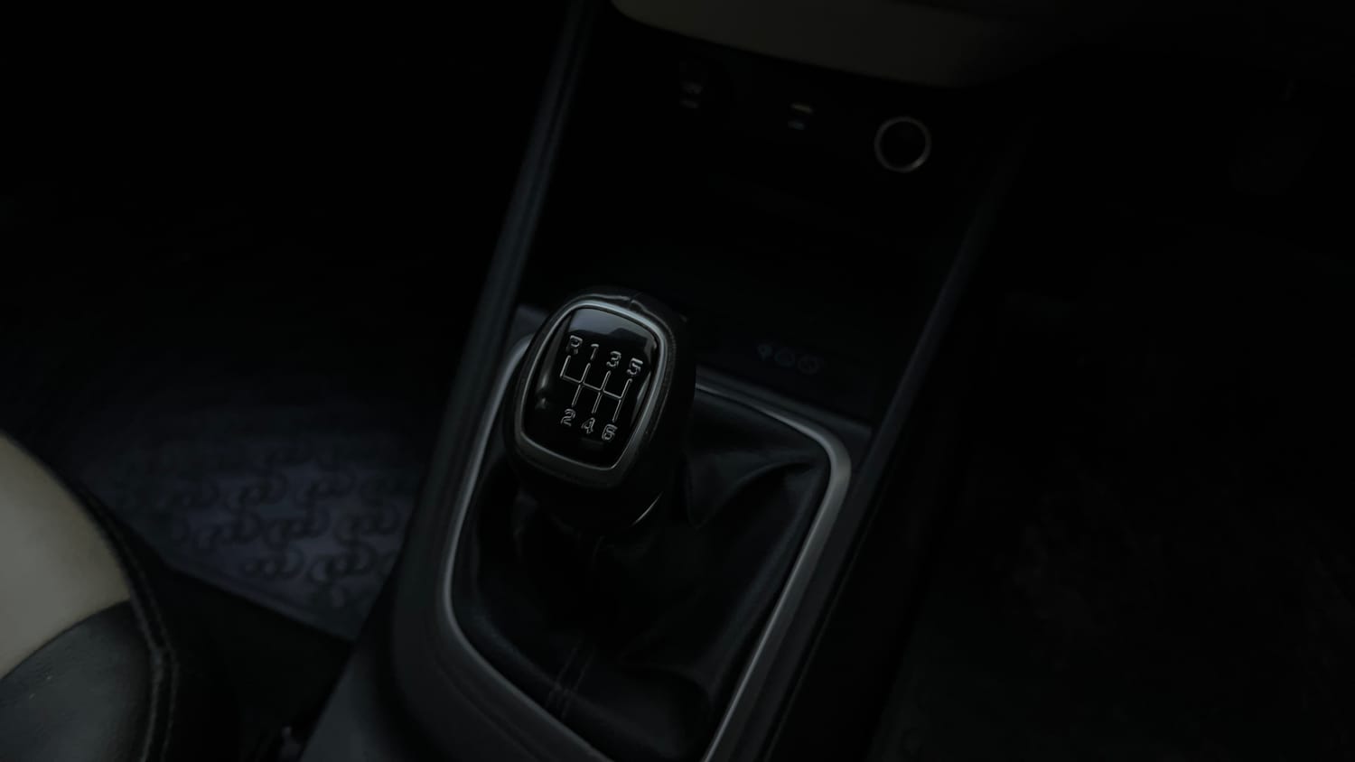 Used 2020 Hyundai Verna SX 1.5 MPi Petrol Manual interior GEAR  KNOB VIEW
