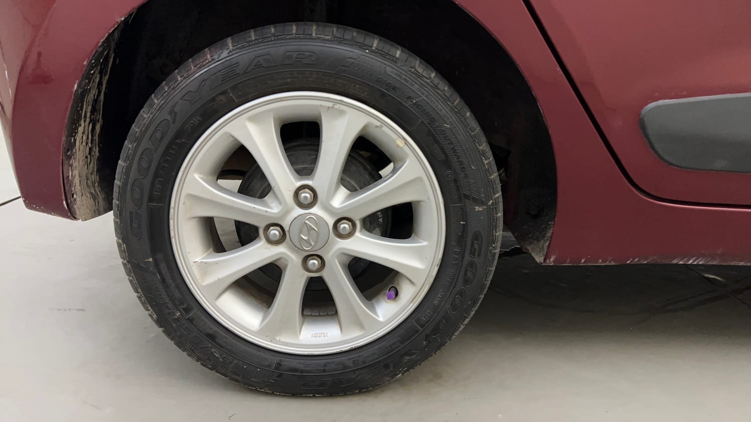 Used 2015 Hyundai Grand i10 Asta 1.2 Kappa VTVT Petrol Manual tyres RIGHT REAR TYRE RIM VIEW