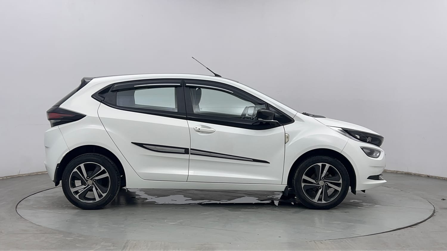 Used 2021 Tata Altroz XZ Plus Petrol Petrol Manual exterior RIGHT SIDE VIEW